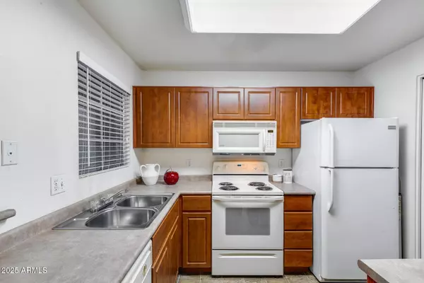 1880 E MORTEN Avenue #121, Phoenix, AZ 85020