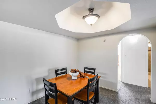 1880 E MORTEN Avenue #121, Phoenix, AZ 85020