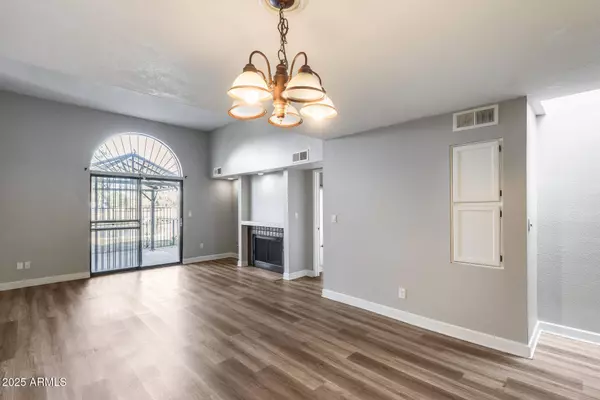 2718 W DESERT COVE Avenue, Phoenix, AZ 85029