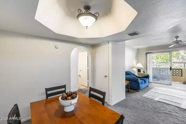 1880 E MORTEN Avenue #121, Phoenix, AZ 85020