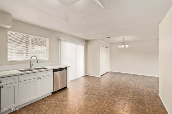 4344 E MICHELLE Drive, Phoenix, AZ 85032