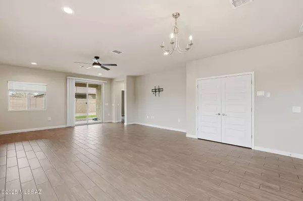 8862 W Baja Fairy Drive, Marana, AZ 85653