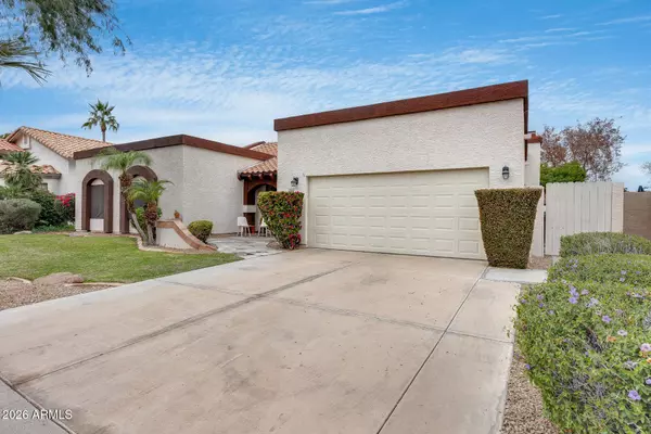 1042 W NEWPORT BEACH Drive, Gilbert, AZ 85233