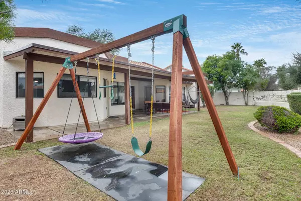 1042 W NEWPORT BEACH Drive, Gilbert, AZ 85233