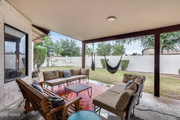 1042 W NEWPORT BEACH Drive, Gilbert, AZ 85233