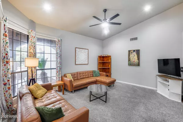 1042 W NEWPORT BEACH Drive, Gilbert, AZ 85233