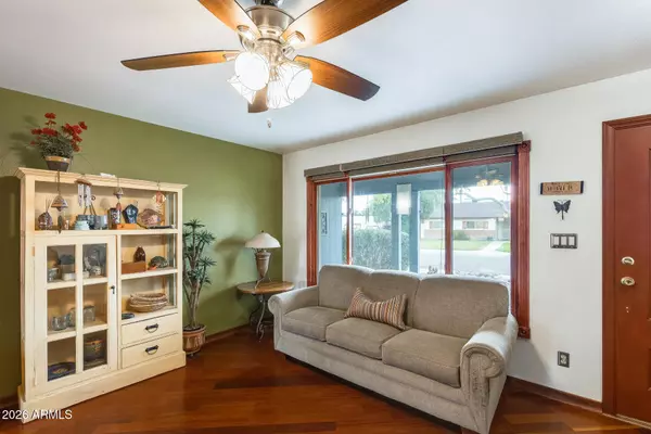 2910 E WINDROSE Drive, Phoenix, AZ 85032