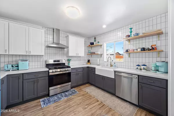 2825 N GREENFIELD Road, Phoenix, AZ 85006