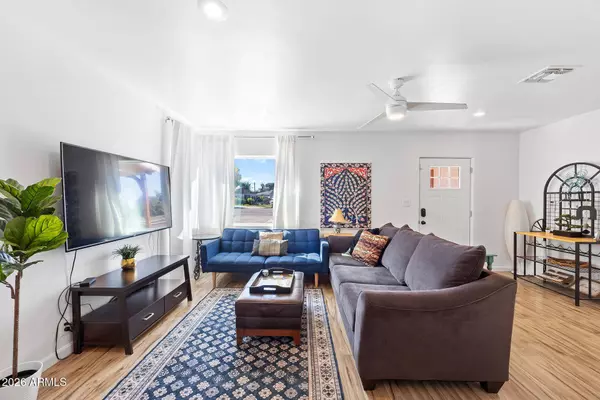 2825 N GREENFIELD Road, Phoenix, AZ 85006