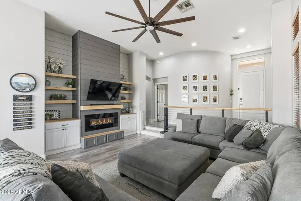 6036 E ROLAND Street, Mesa, AZ 85215