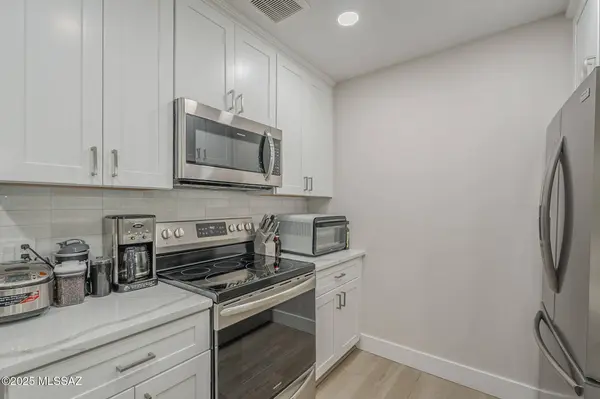 2038 E River Road #101, Tucson, AZ 85718