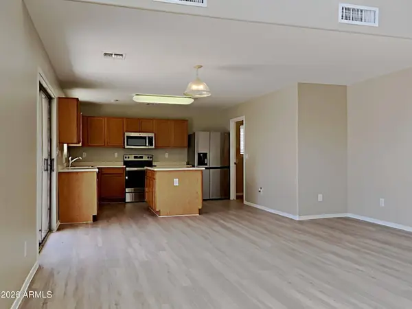 1083 W DESERT BASIN Drive, San Tan Valley, AZ 85143