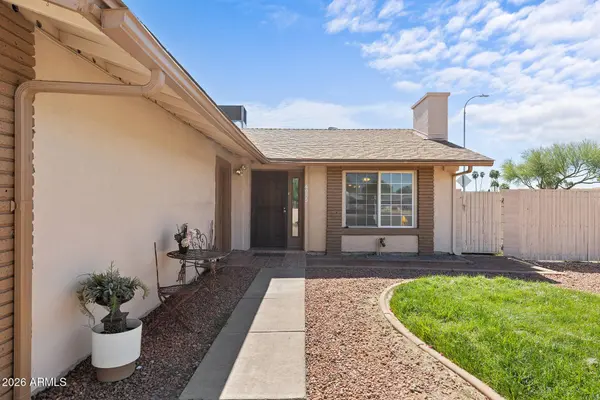 4955 W GOLDEN Lane, Glendale, AZ 85302