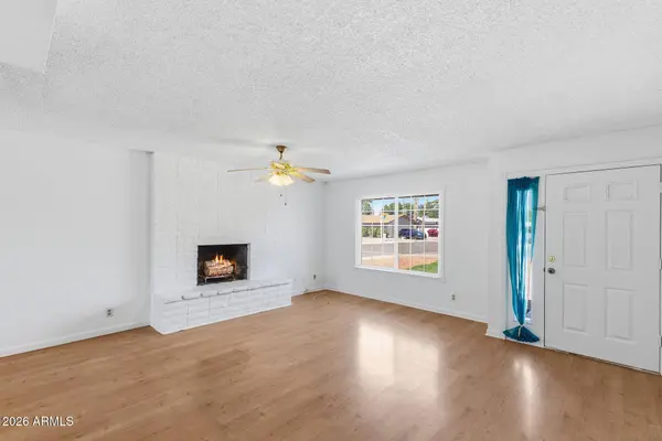 4955 W GOLDEN Lane, Glendale, AZ 85302