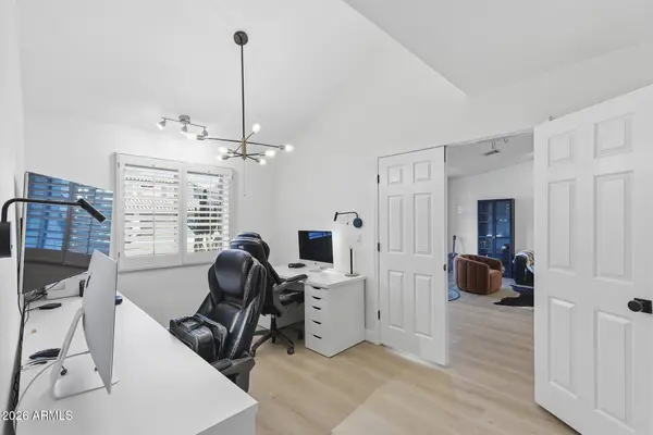 5641 E GRANDVIEW Road, Scottsdale, AZ 85254