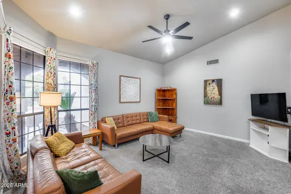 1042 W NEWPORT BEACH Drive, Gilbert, AZ 85233