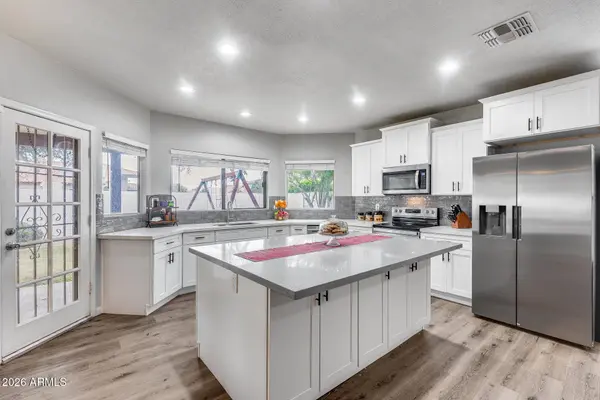 1042 W NEWPORT BEACH Drive, Gilbert, AZ 85233