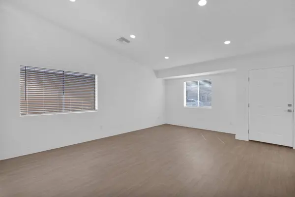 6825 N 81st Lane, Glendale, AZ 85303