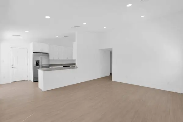 6825 N 81st Lane, Glendale, AZ 85303