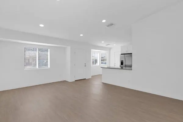 6825 N 81st Lane, Glendale, AZ 85303