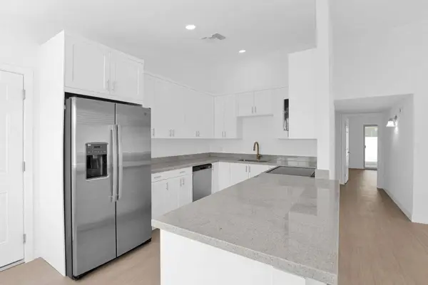 6825 N 81st Lane, Glendale, AZ 85303