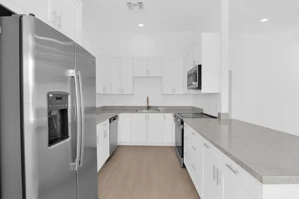 6825 N 81st Lane, Glendale, AZ 85303