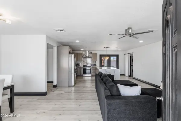 3915 E HILLERY Drive, Phoenix, AZ 85032