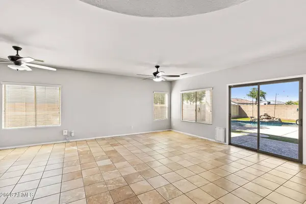 974 E SUN VALLEY FARMS Lane, San Tan Valley, AZ 85140