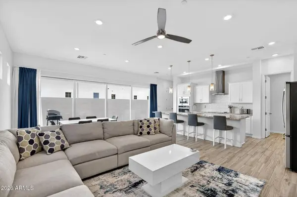 253 E BALSAM Drive, Chandler, AZ 85286