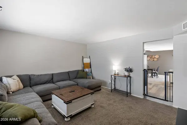 3710 W CARON Street, Phoenix, AZ 85051