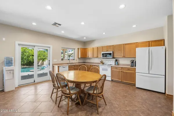 1042 E LYNX Way, Chandler, AZ 85249