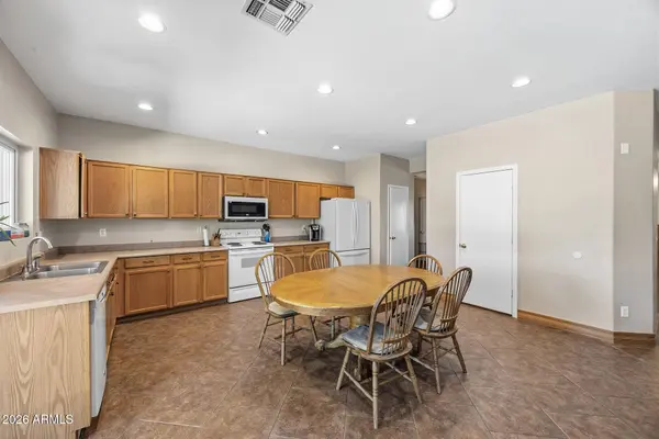 1042 E LYNX Way, Chandler, AZ 85249