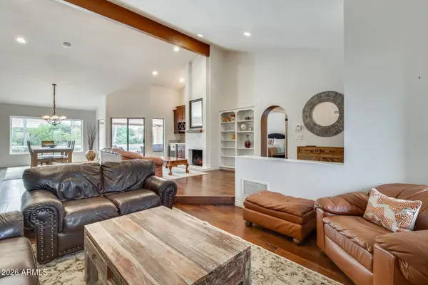 10675 E CINNABAR Avenue, Scottsdale, AZ 85258