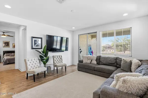 11018 E TESLA Avenue, Mesa, AZ 85212