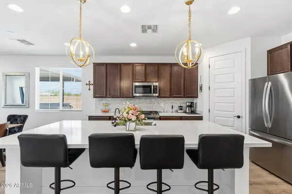 11018 E TESLA Avenue, Mesa, AZ 85212