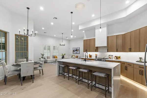 1120 N WREN Drive, Gilbert, AZ 85234