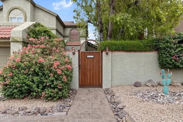 422 E KERRY Lane, Phoenix, AZ 85024