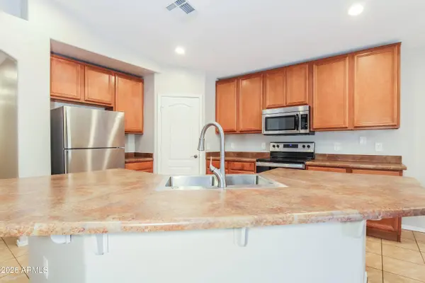 2537 W DARREL Road, Phoenix, AZ 85041