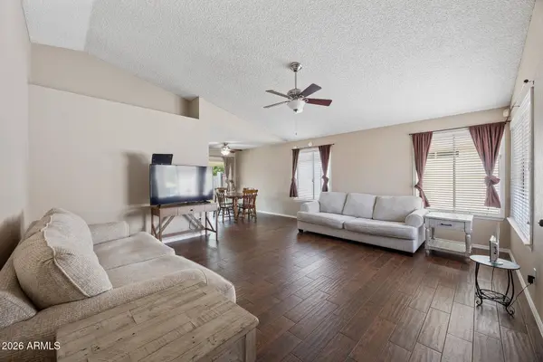 2111 E PARADISE Lane, Phoenix, AZ 85022