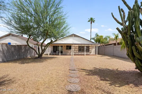 2111 E PARADISE Lane, Phoenix, AZ 85022