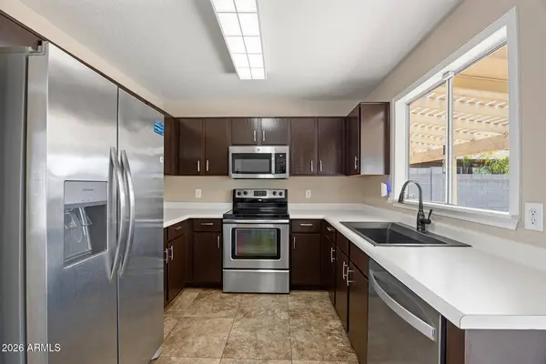 2111 E PARADISE Lane, Phoenix, AZ 85022