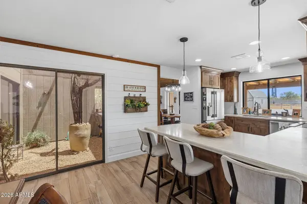 1011 E MADDOCK Road, Phoenix, AZ 85086