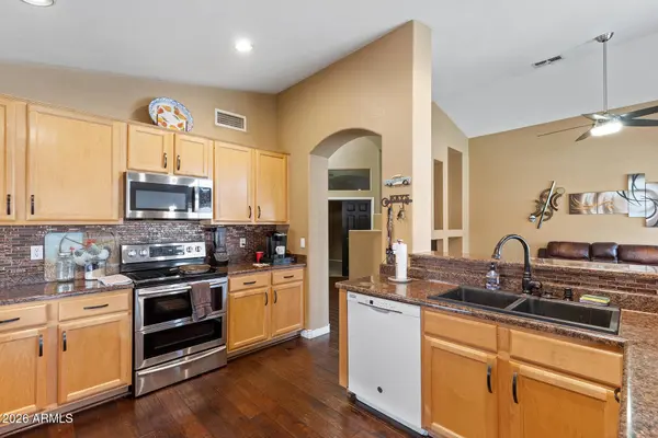 340 E RAWHIDE Avenue, Gilbert, AZ 85296
