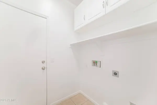 4537 W BURGESS Lane, Laveen, AZ 85339