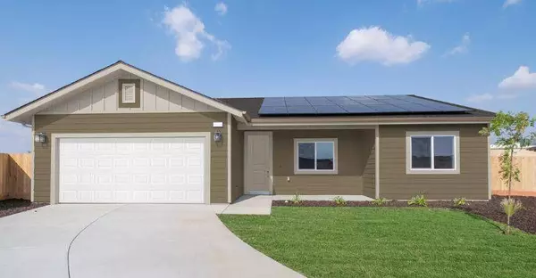 868 N Palm St, Woodlake, CA 93286