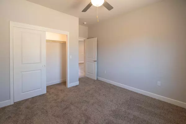 868 N Palm St, Woodlake, CA 93286