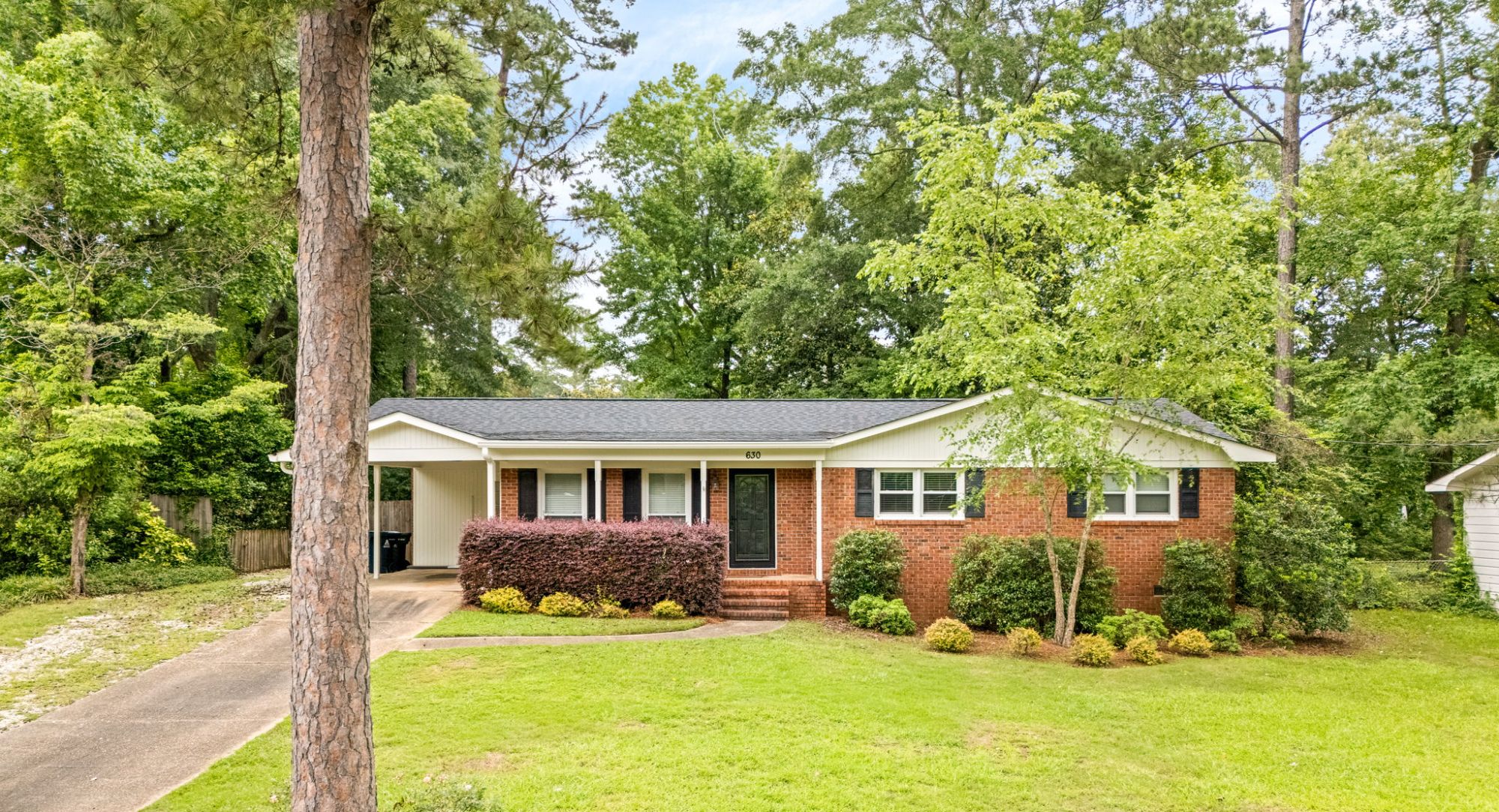 1-web-or-mls-630 Apache St-22