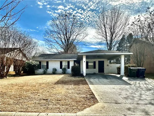 900 HOLLINS RD, Auburn, AL 38830