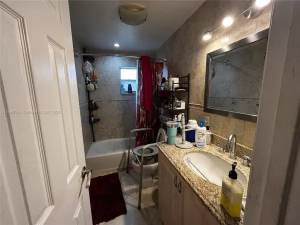 5730 Charleston St, Hollywood, FL 33021