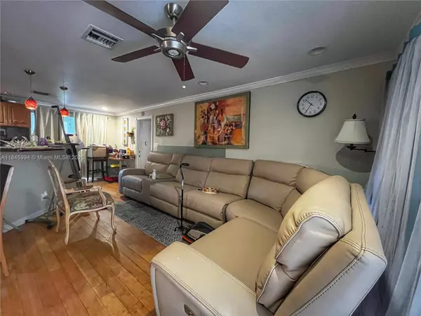 5730 Charleston St, Hollywood, FL 33021